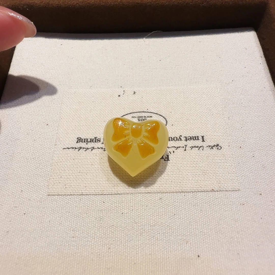 未镶嵌琥珀珠宝奇石