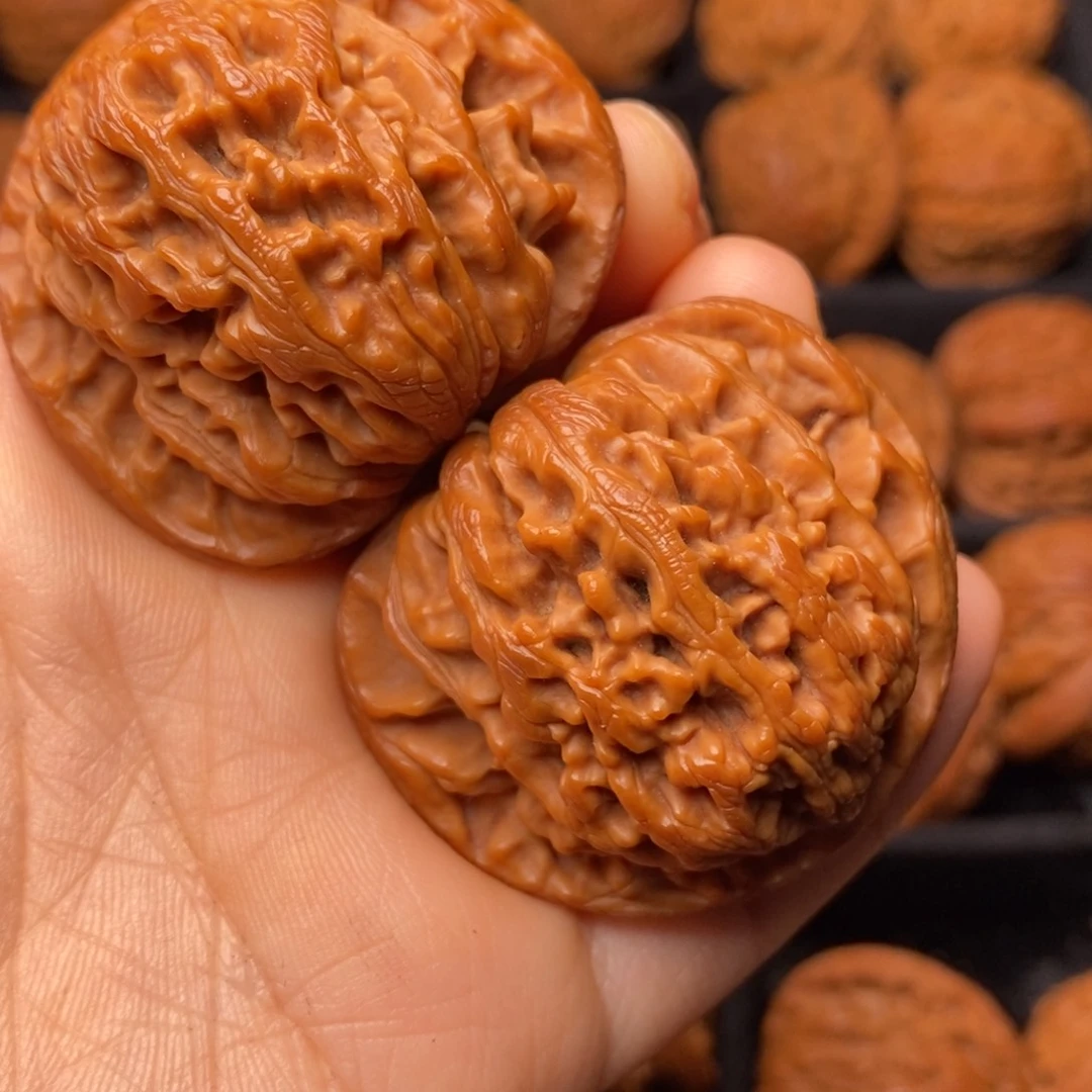 文玩核桃把件秦岭野生核桃