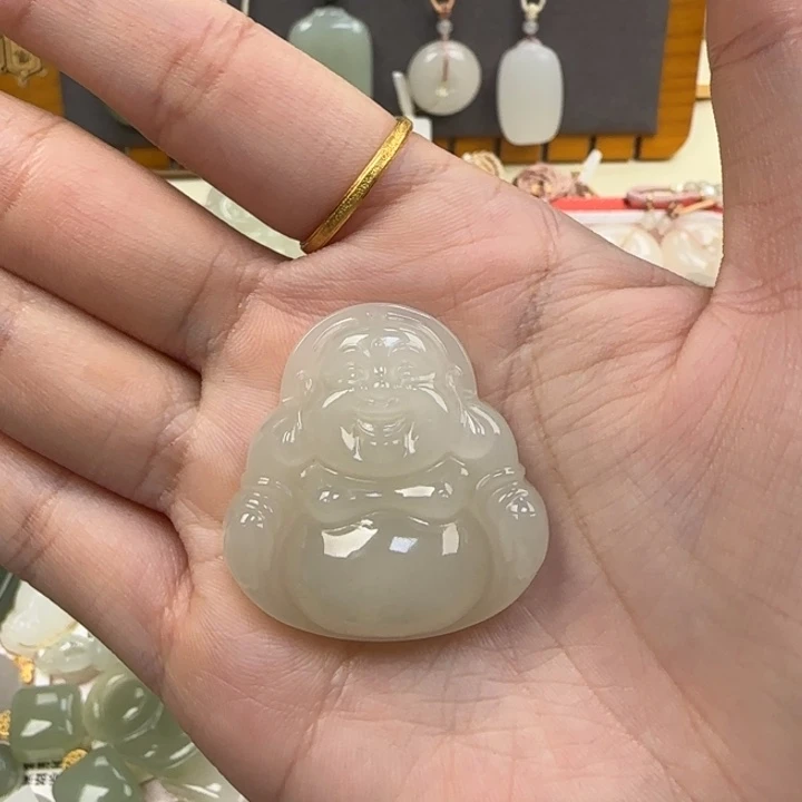 屁***猫和田玉未镶嵌颈饰