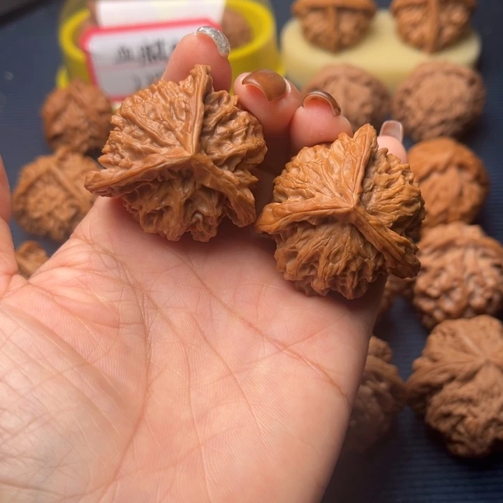 文玩核桃吊坠40盘山三棱