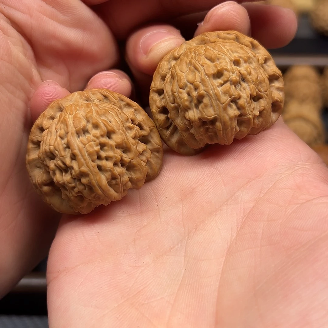 家***_文玩核桃吊坠41全品球白卡姿兰凹底