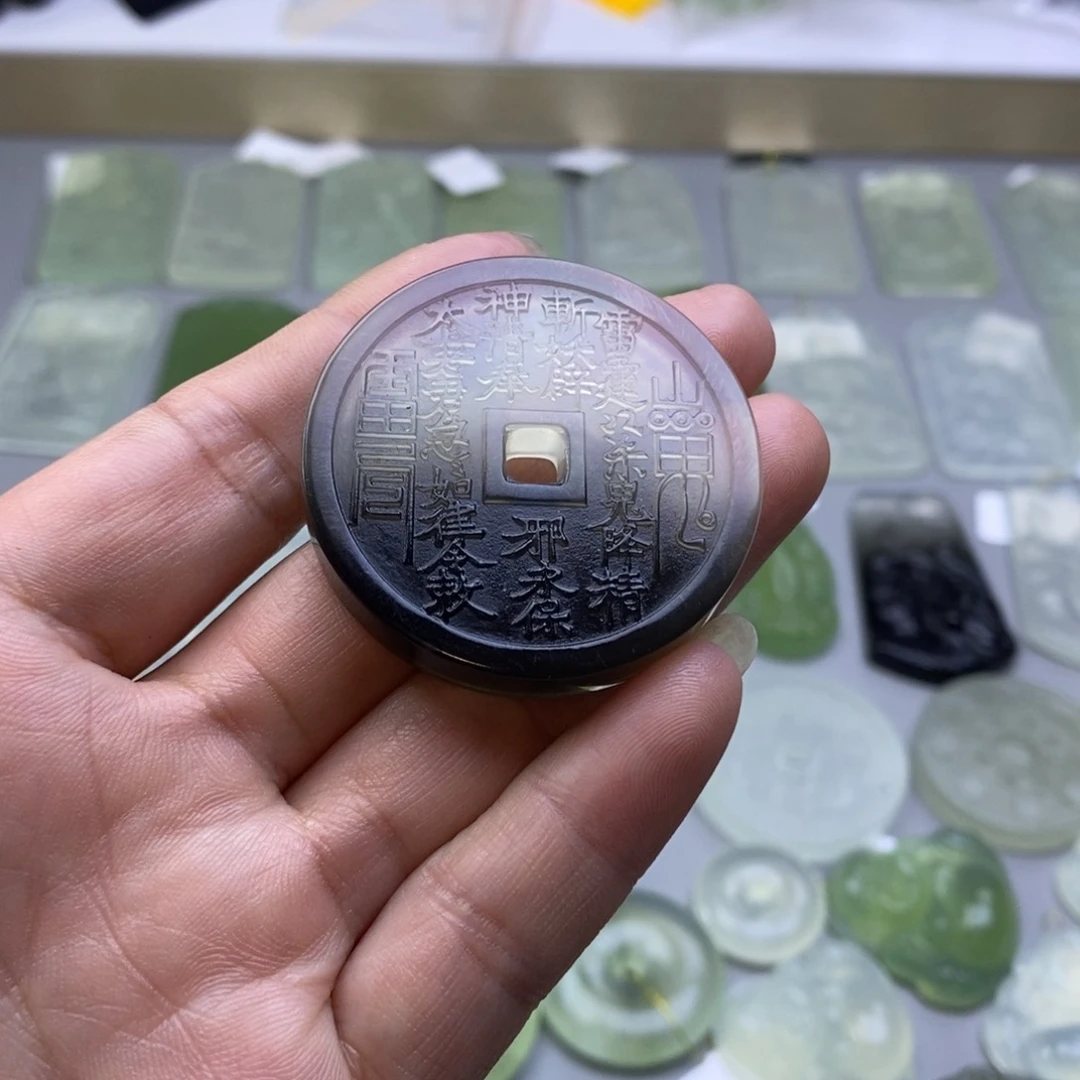 蛇纹石玉颈饰未镶嵌临*.颈饰