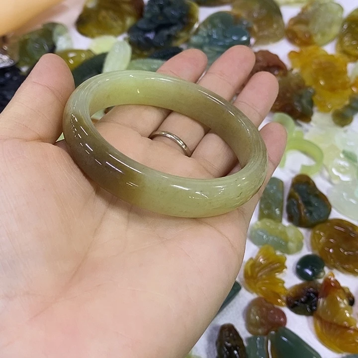 合金蛇纹石玉颈饰