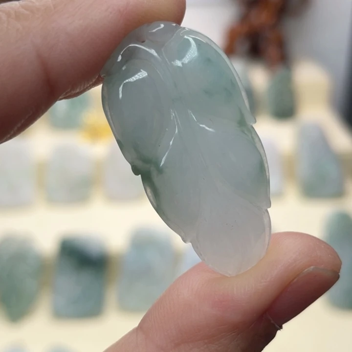 翡翠未镶嵌颈饰叶