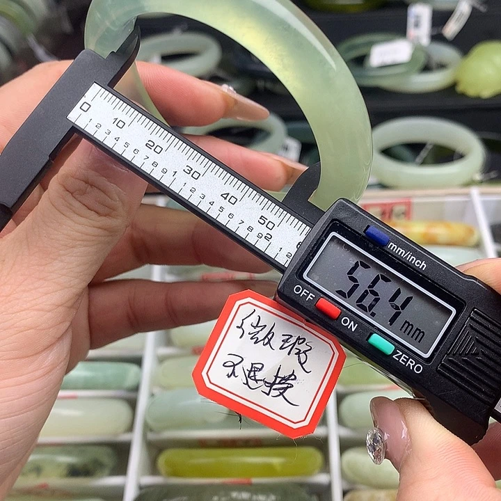 蛇纹石玉手镯未镶嵌688