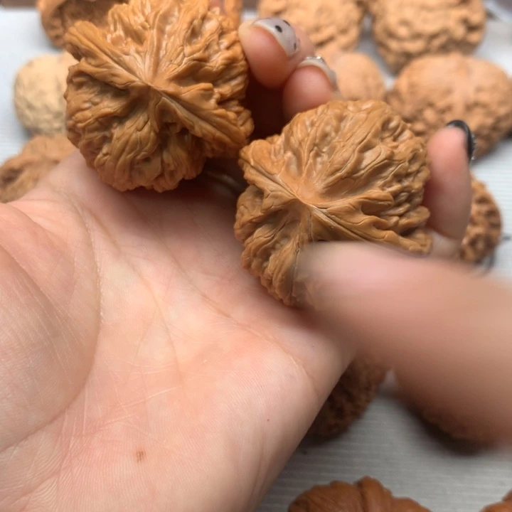 文玩核桃把件红锦鲤44