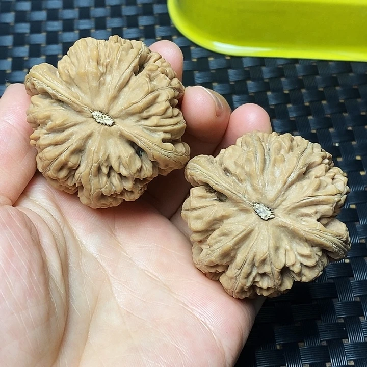 吴***林文玩核桃吊坠粗筋