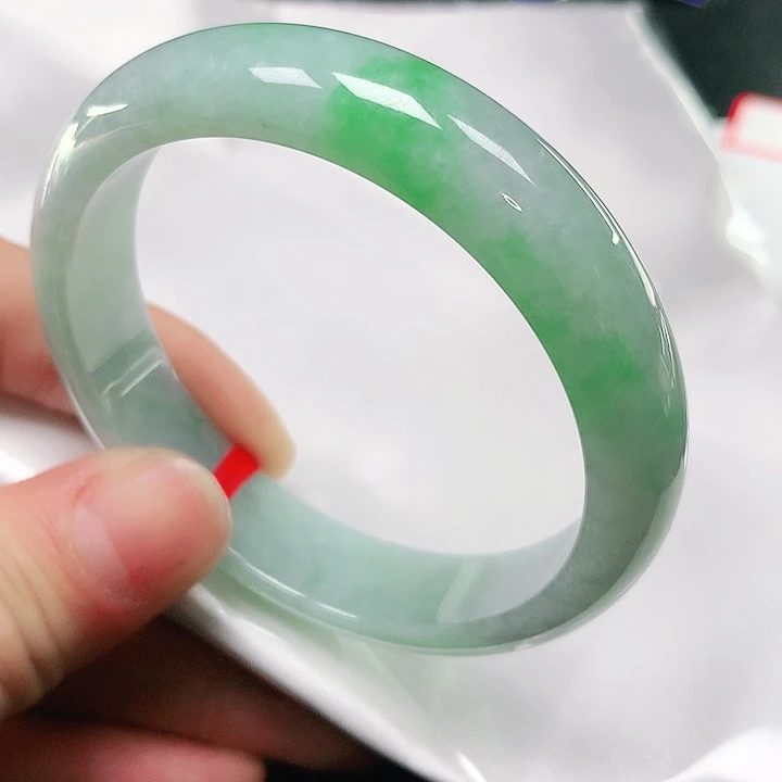 翡翠手镯未镶嵌翡翠手镯未镶嵌