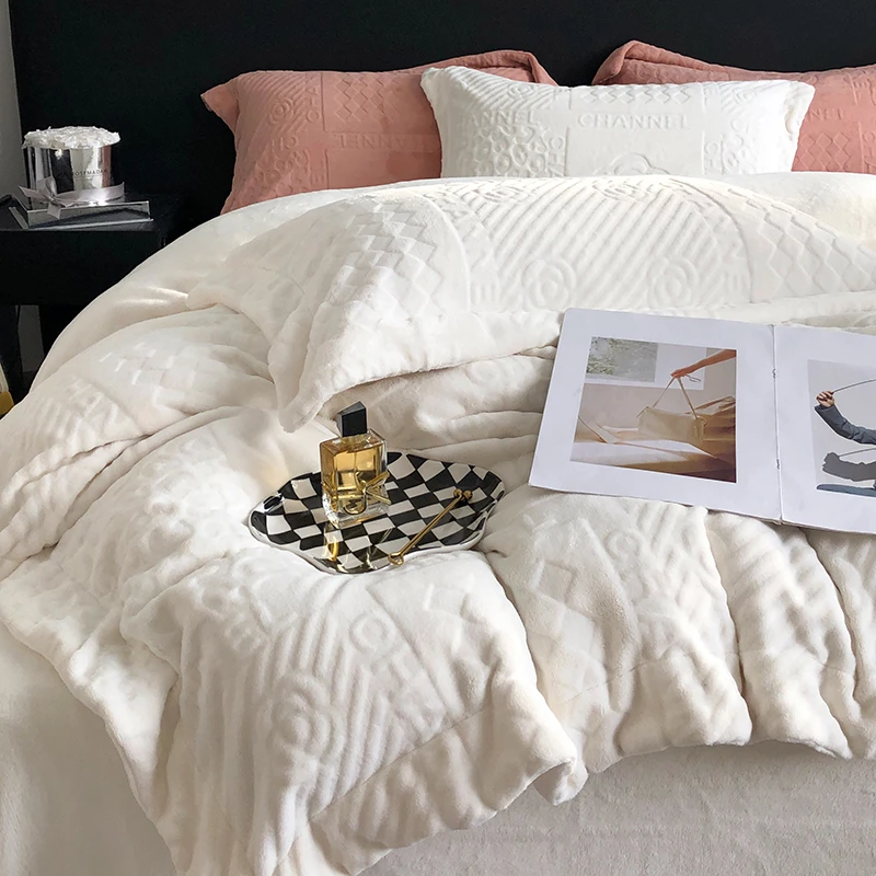 高克雕花牛奶绒四件套