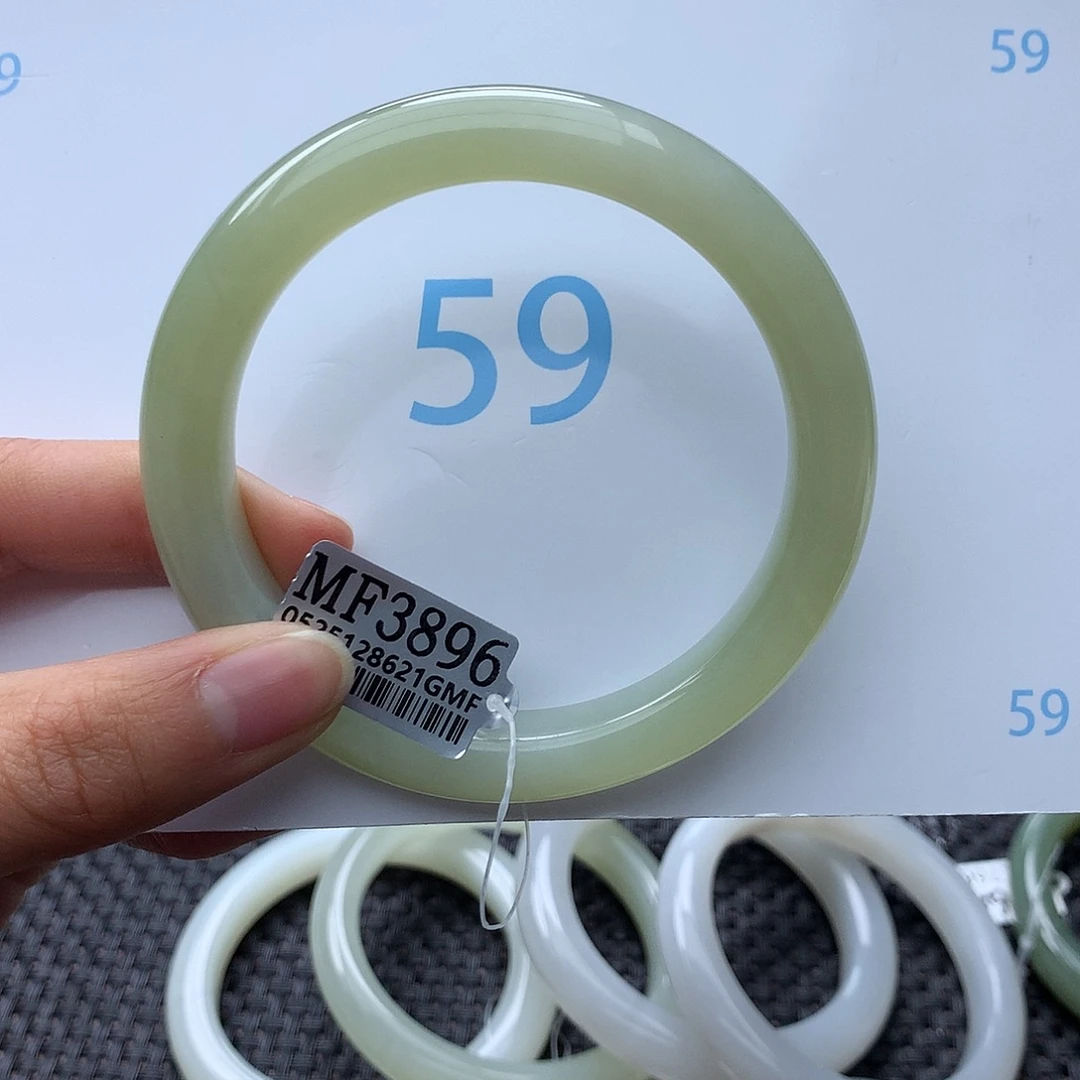 J***n和田玉未镶嵌手镯