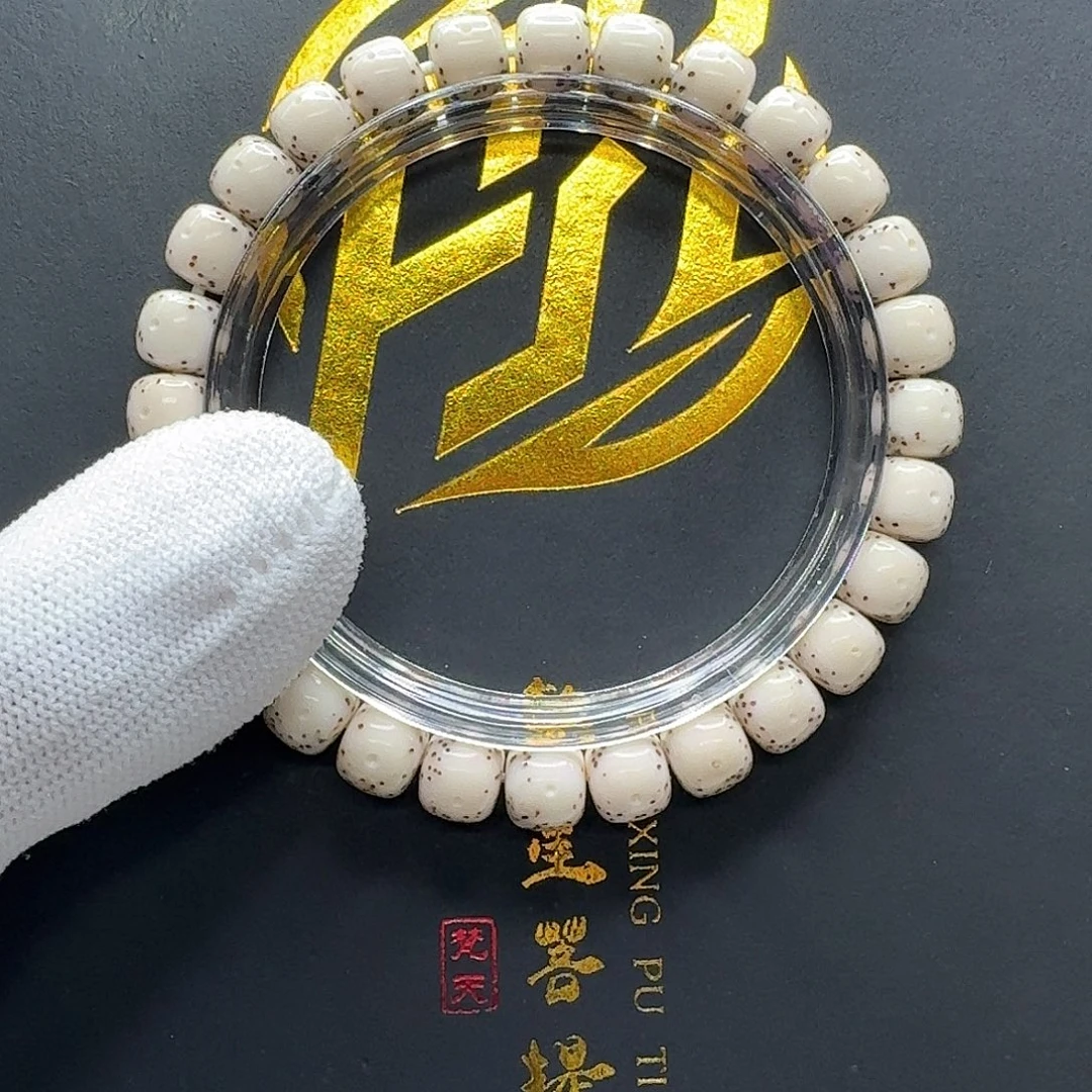 吊坠星月菩提8梵天冰白大眼睛通体8左右单圈