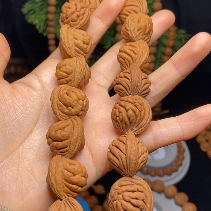 秦岭龙纹桃核手持