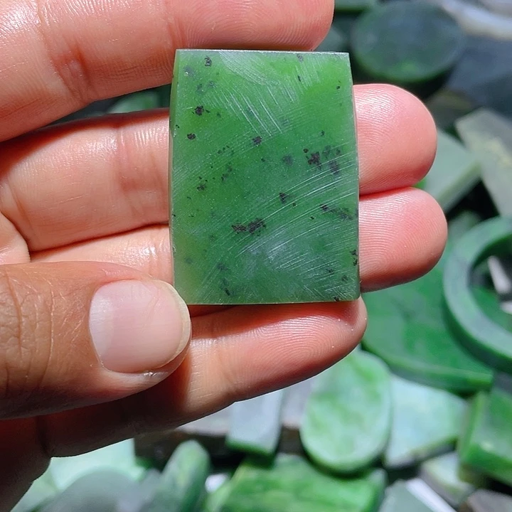 薇****和田玉未镶嵌珠宝奇石