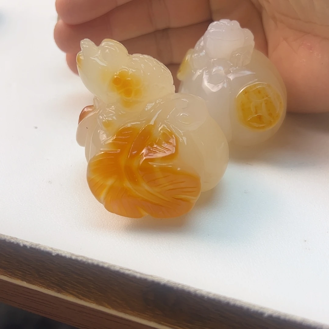 向***生玛瑙/玉髓未镶嵌颈饰