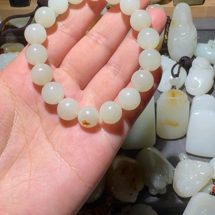 颈饰未镶嵌和田玉（白玉）