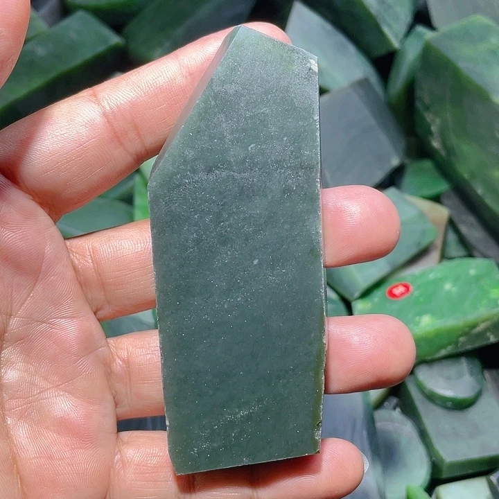 和田玉（糖玉）未镶嵌珠宝奇石