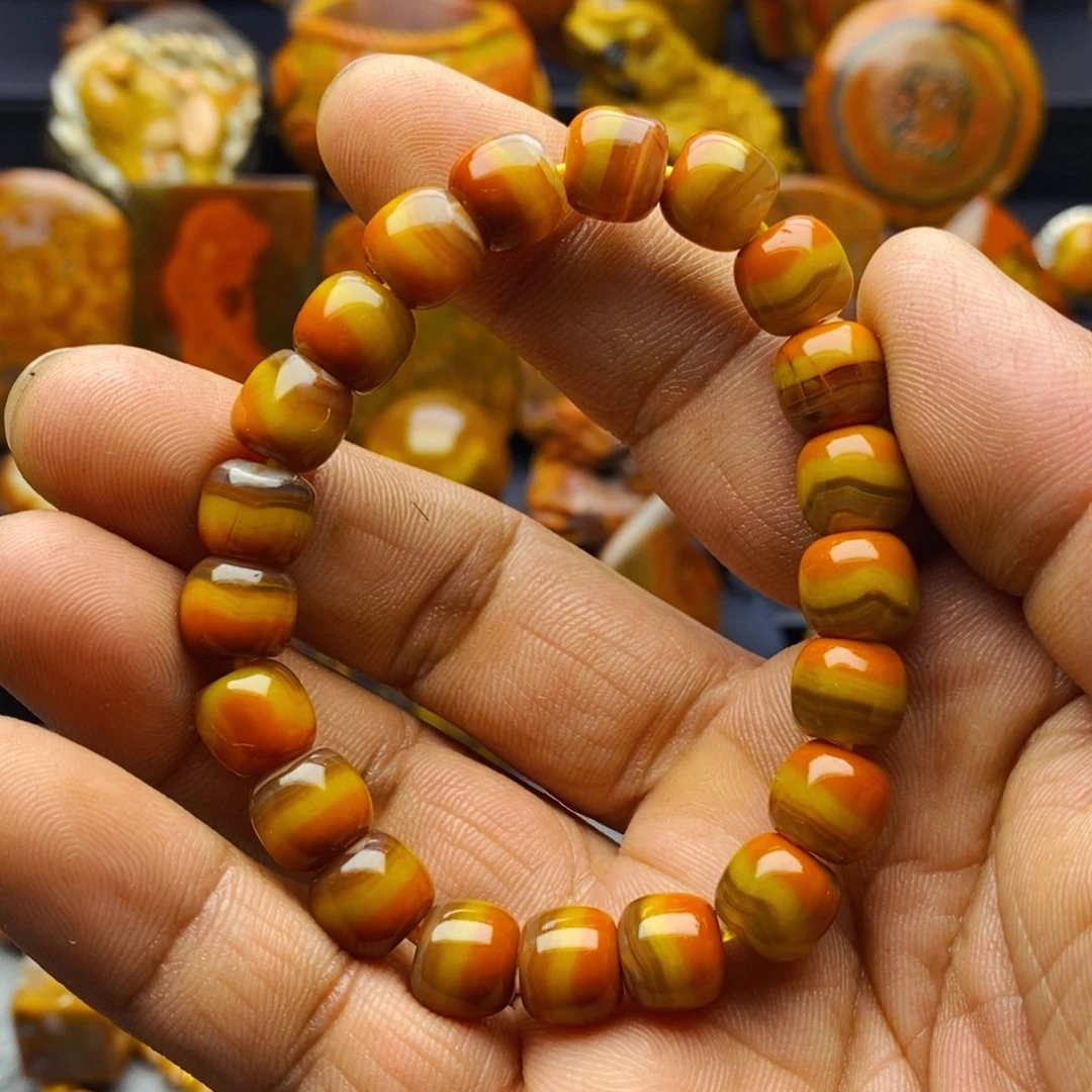 玛瑙/玉髓手串未镶嵌据**说