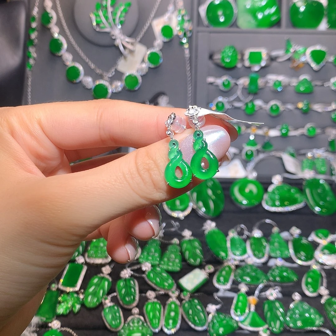 翡翠18K金镶嵌耳饰扭转