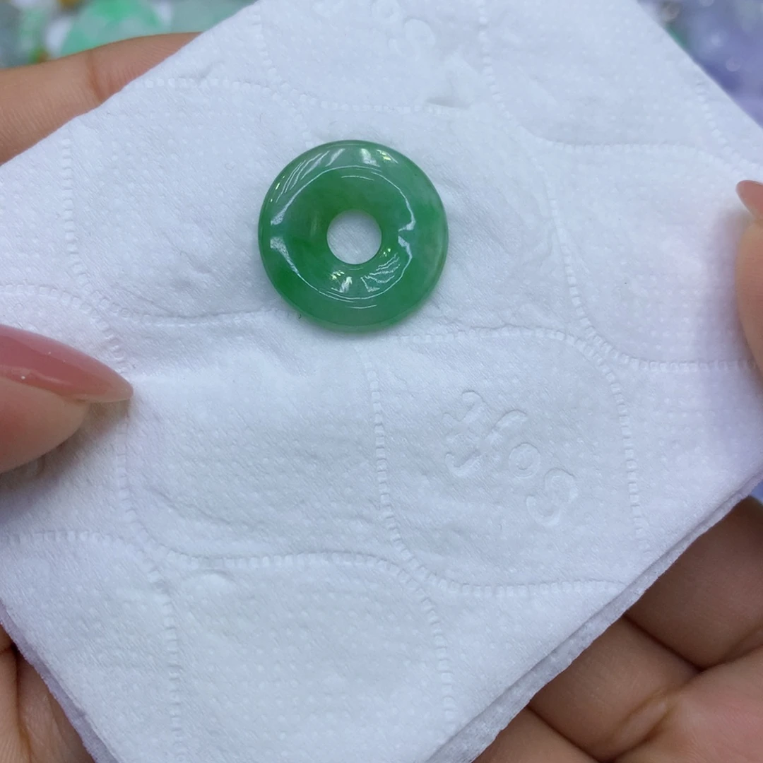 颈饰未镶嵌翡翠?*菲