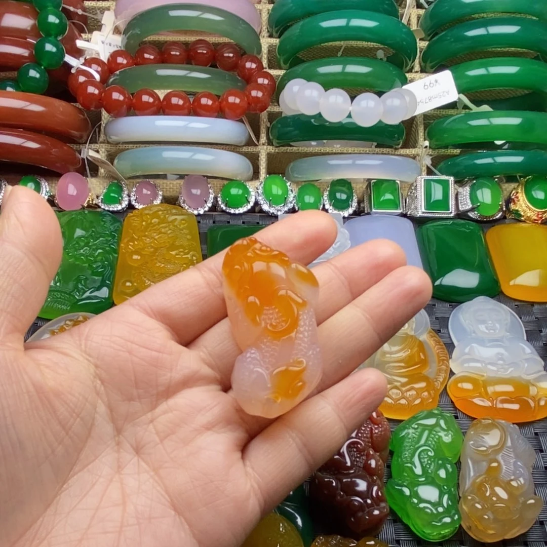 阳***暖玛瑙/玉髓未镶嵌颈饰