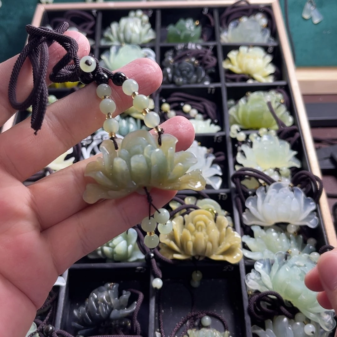 视***点蛇纹石玉未镶嵌颈饰