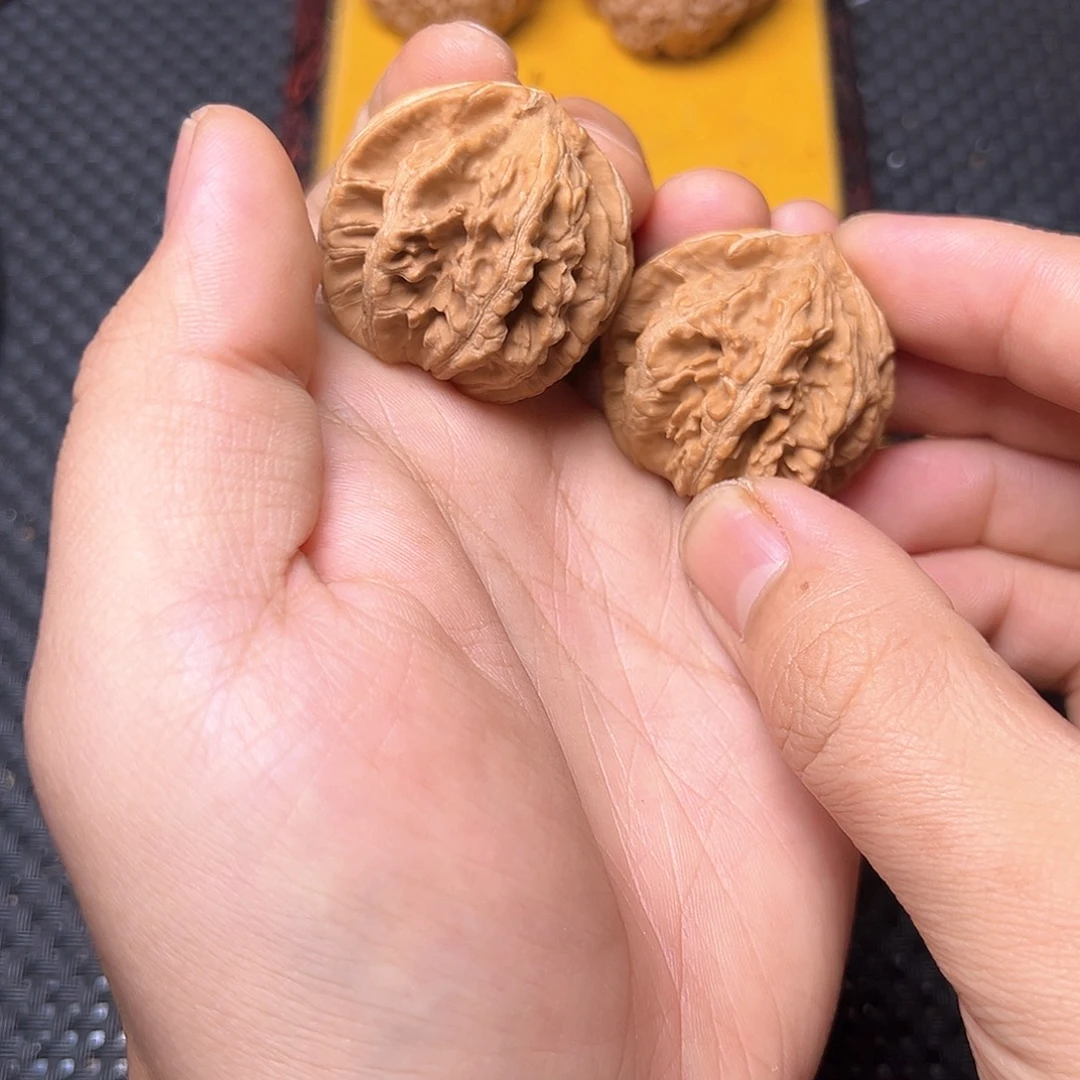 文玩核桃吊坠秋八棱