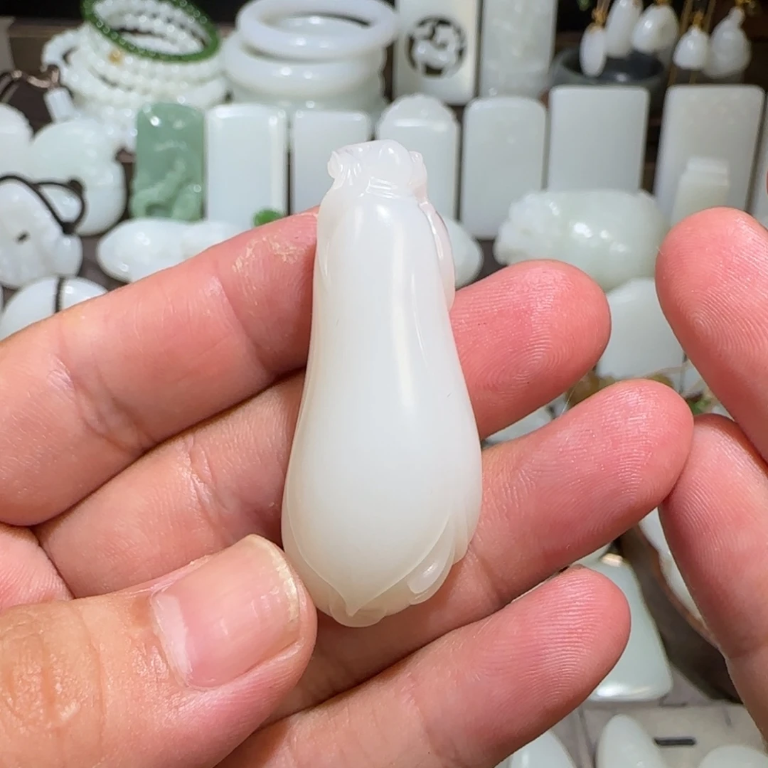 又****和田玉未镶嵌颈饰