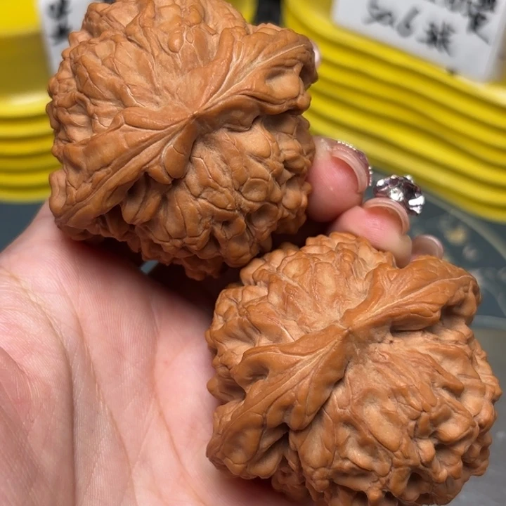 亮***子白玉菩提吊坠55-30419-02