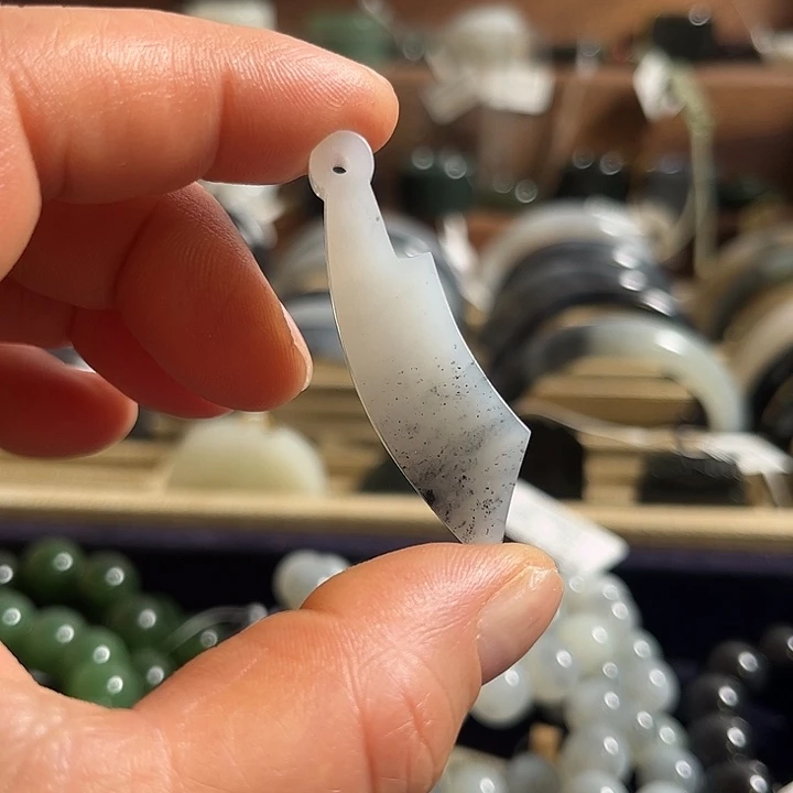 和田玉未镶嵌颈饰新疆和田玉青花籽刀币