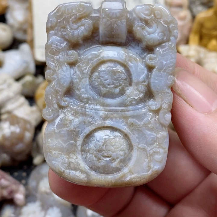 颈饰未镶嵌硅化珊瑚（珊瑚玉）有瑕