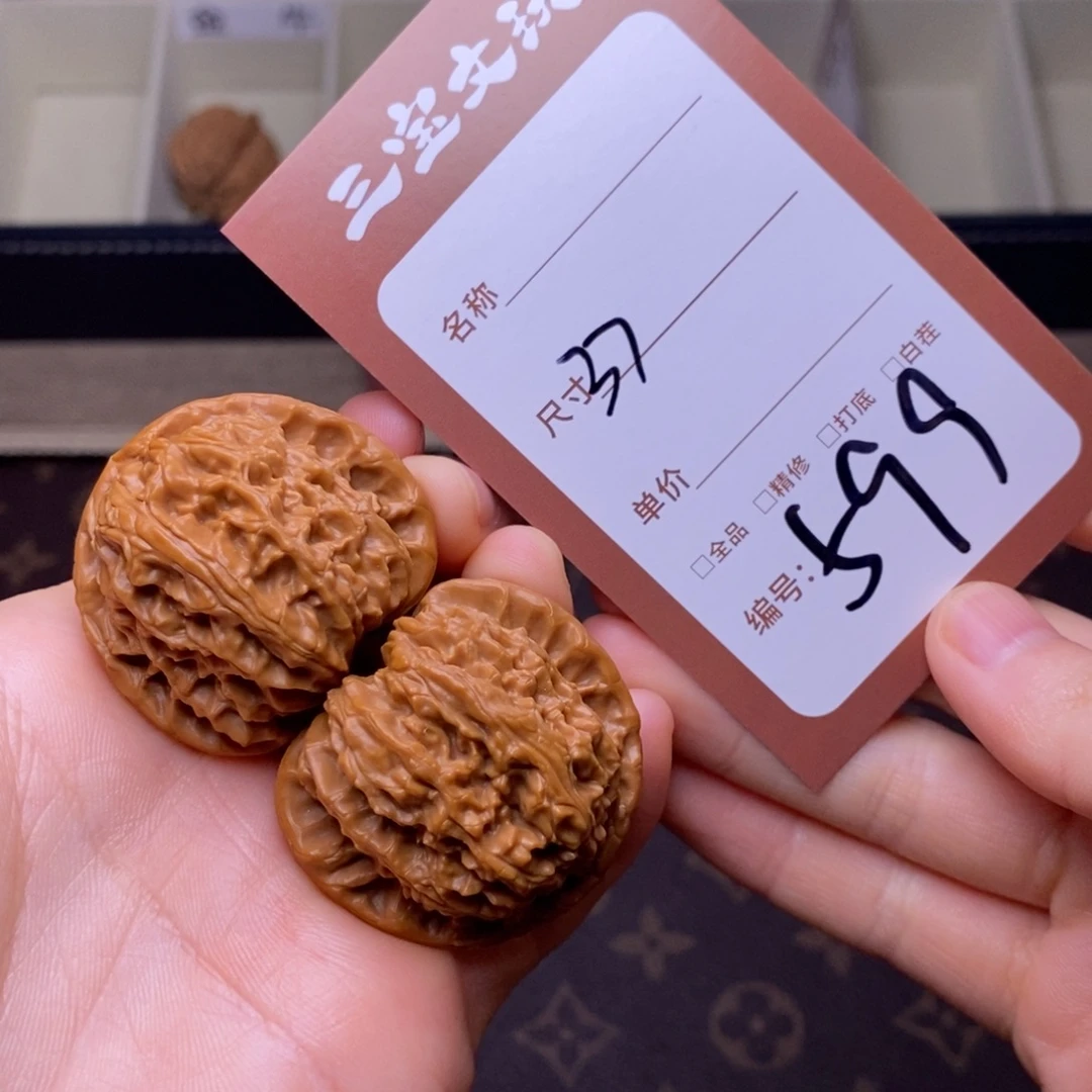 文玩核桃把件37白狮子599。