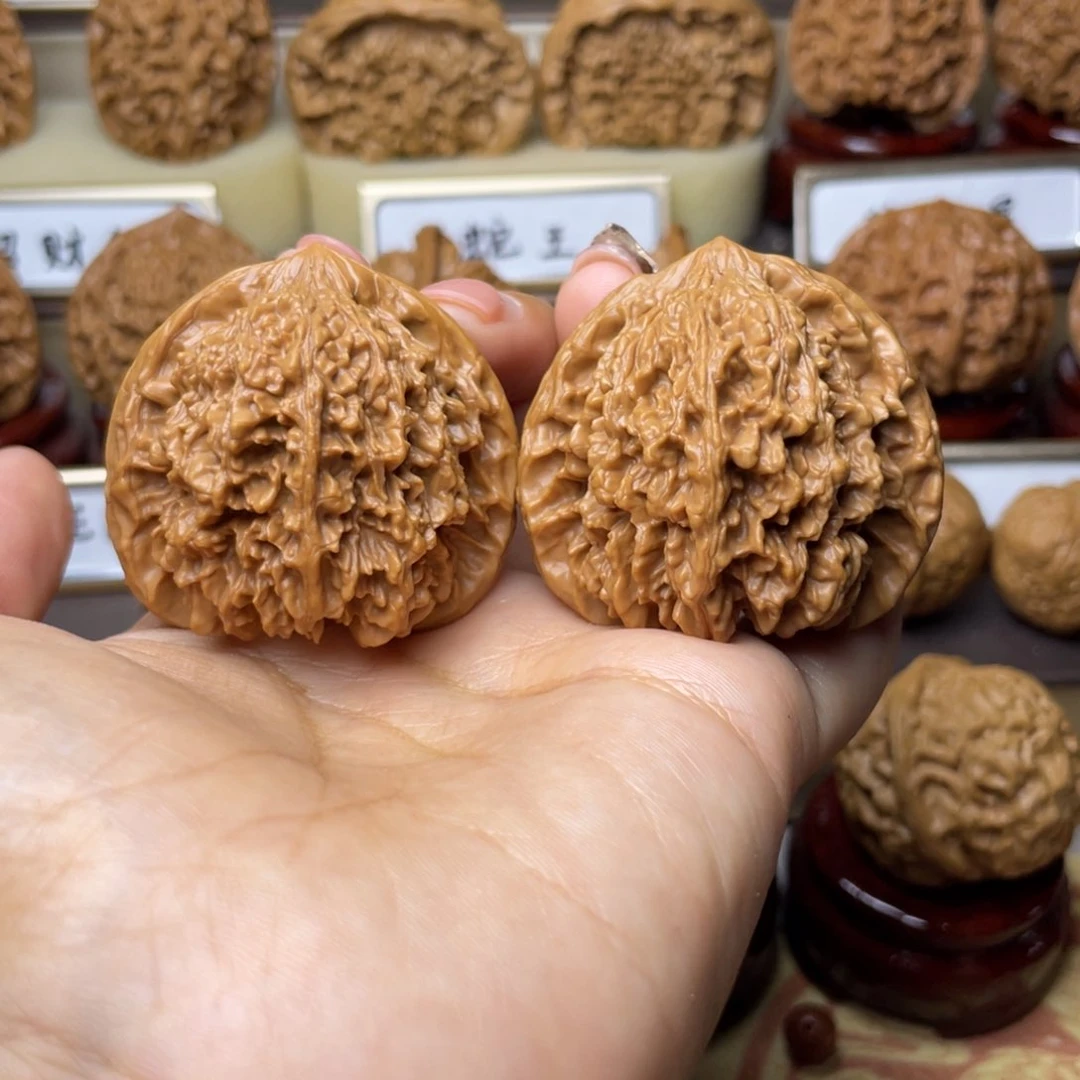 文玩核桃把件一****）满天星43左右