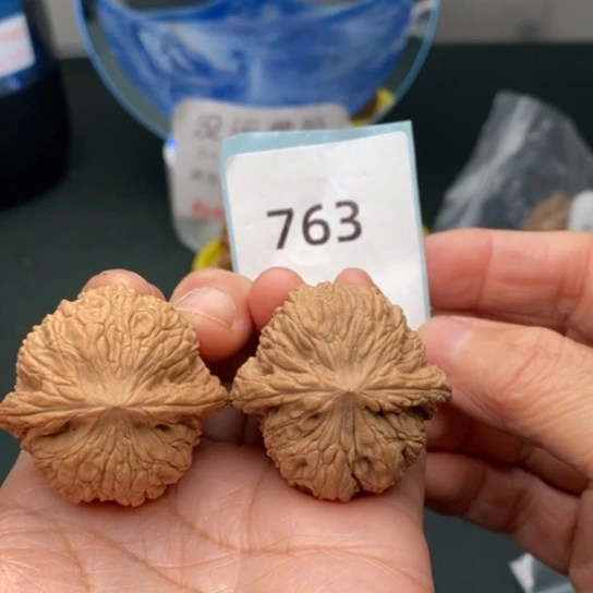文玩核桃把件37.5绣球763