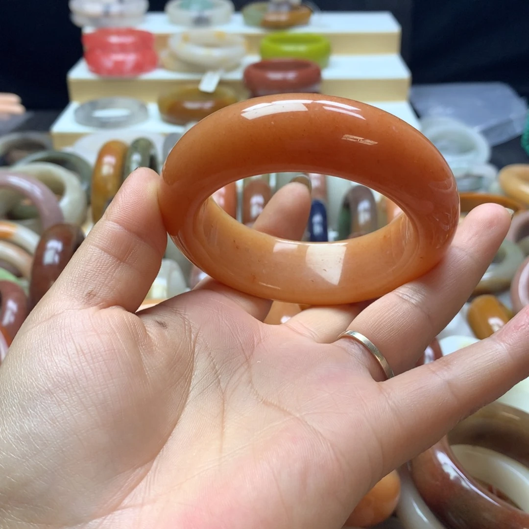 石英质玉手镯未镶嵌四**?