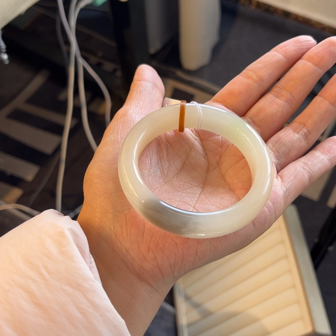 和田玉未镶嵌手镯  「冰粉翠」