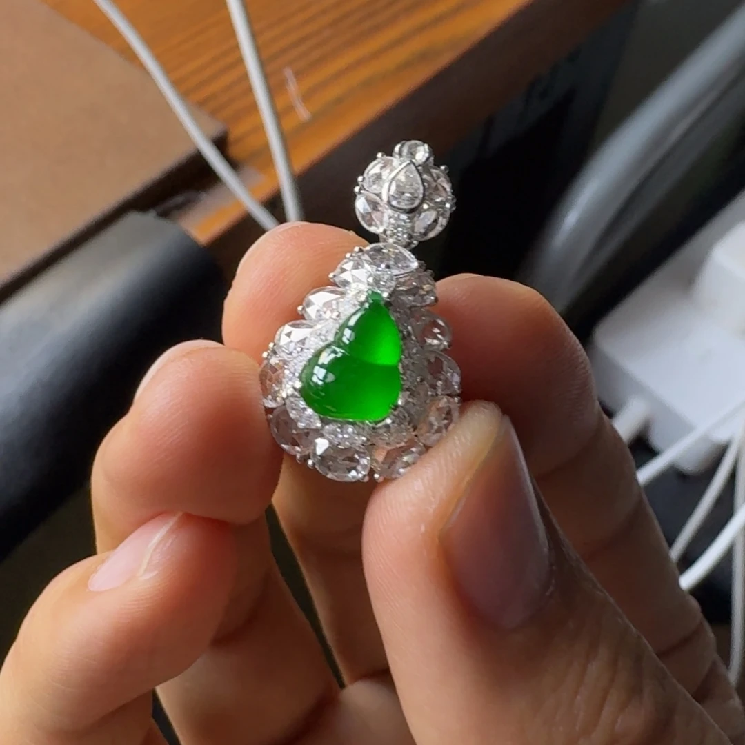 毛***️翡翠18K金镶嵌吊坠(赠链)