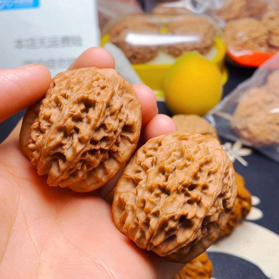 文玩核桃吊坠马老四一对