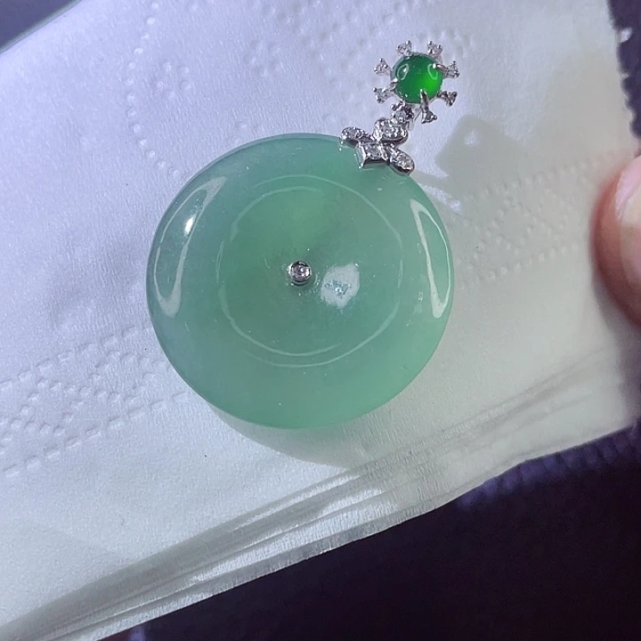 翡翠颈饰18K金镶嵌翡翠