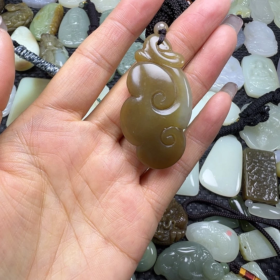 和田玉未镶嵌吊坠(不含链)微瑕漏，不退不换，卡52.8