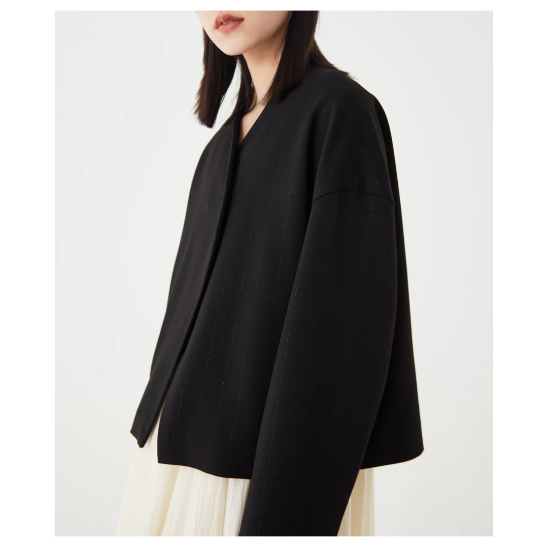 【妍妍精选】AUM/噢姆简约黑色时尚百搭长袖短款外套M1CX33298