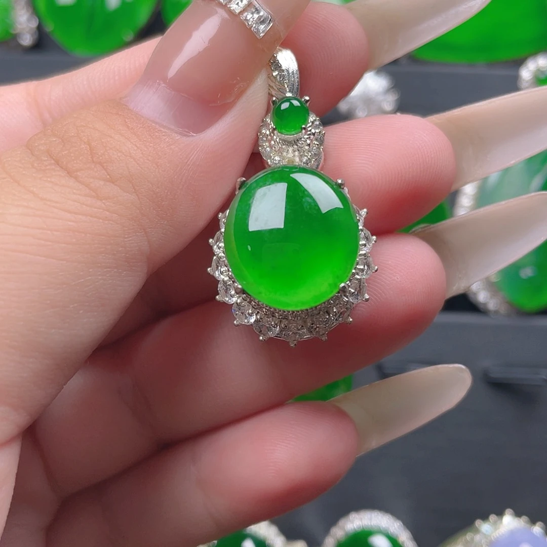 颈饰未镶嵌翡翠蛋面