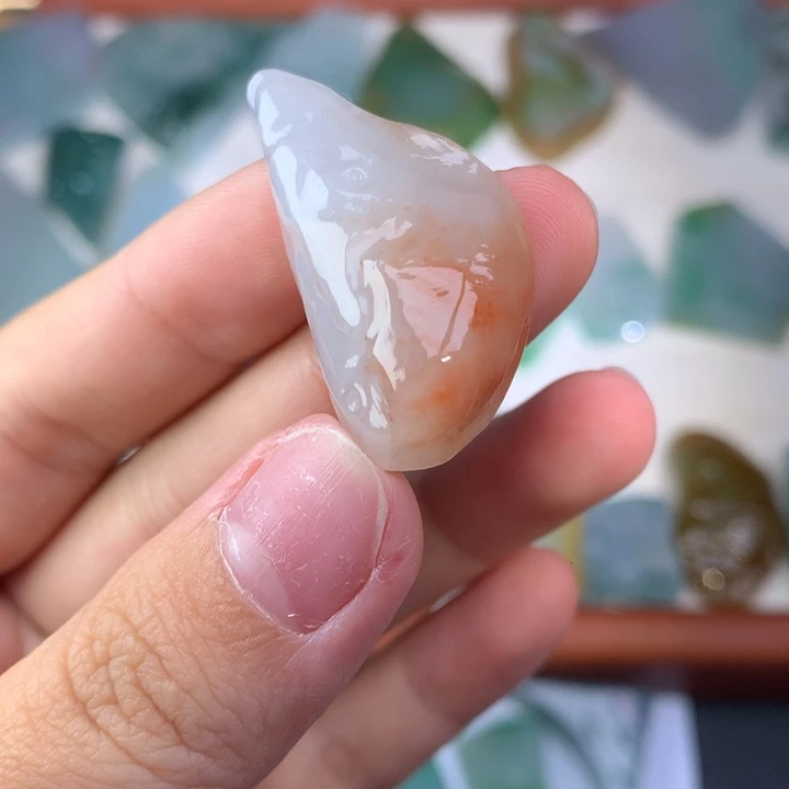 翡翠未镶嵌颈饰好