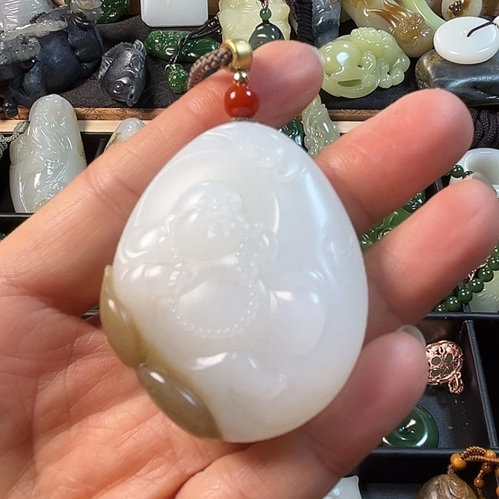 和田玉未镶嵌吊坠(赠链)