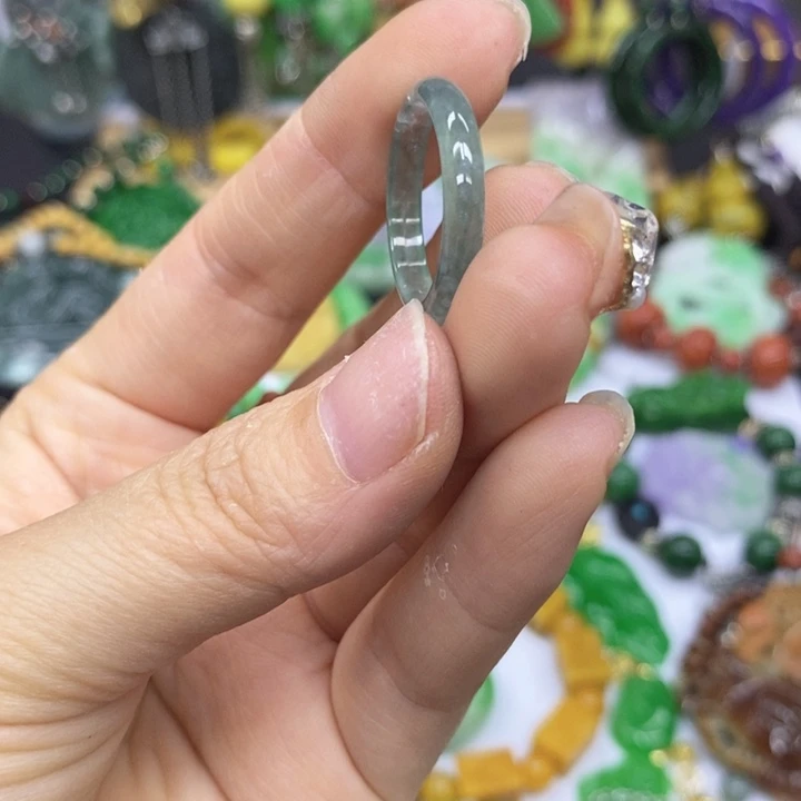 翡翠未镶嵌颈饰戒指83