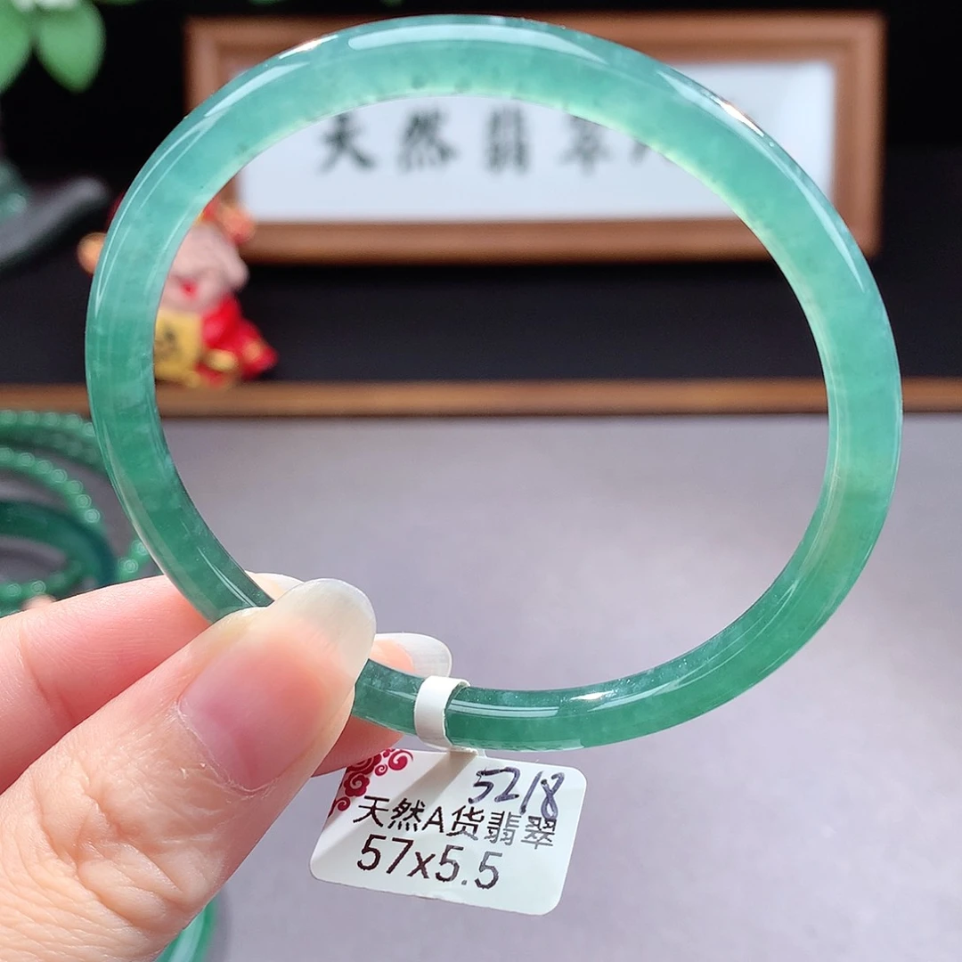 未镶嵌手镯（圆镯）翡翠