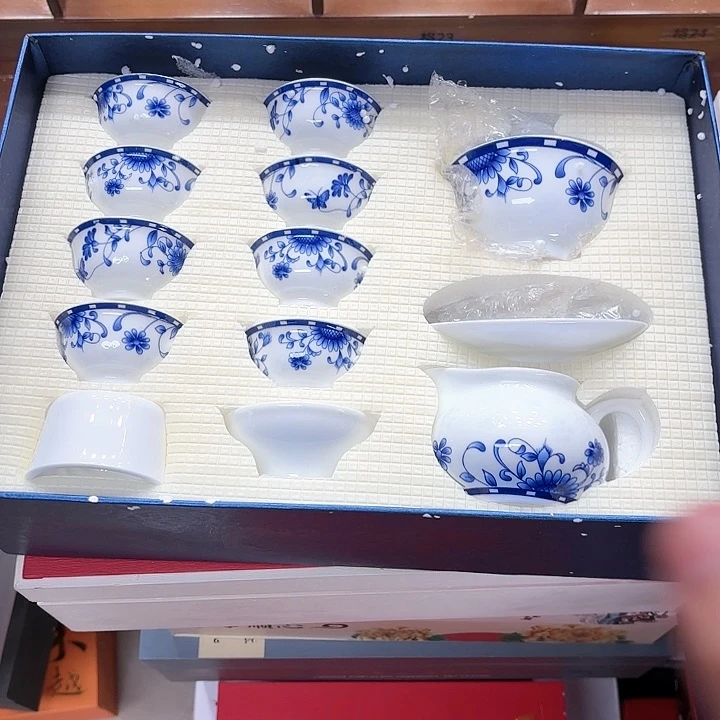 孤品茶具套装等。