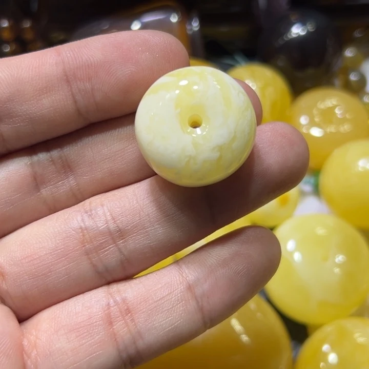 小***狸琥珀未镶嵌颈饰琥珀吊坠