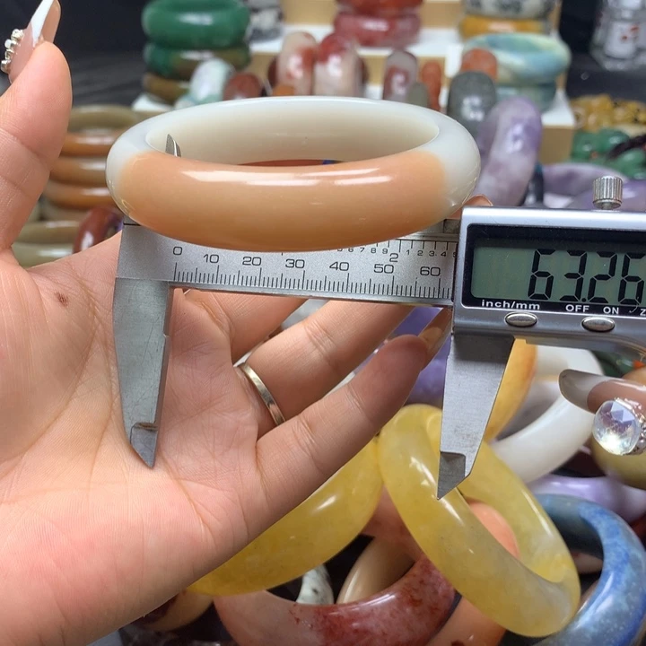 未镶嵌手镯石英质玉