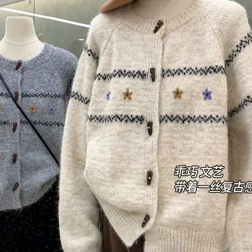 牛角扣复古针织开衫星星刺绣