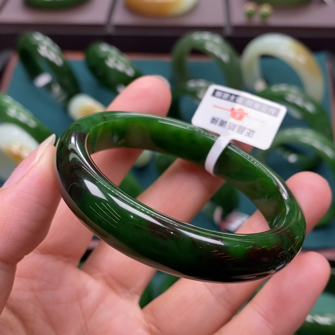 和田玉（碧玉）未镶嵌手镯